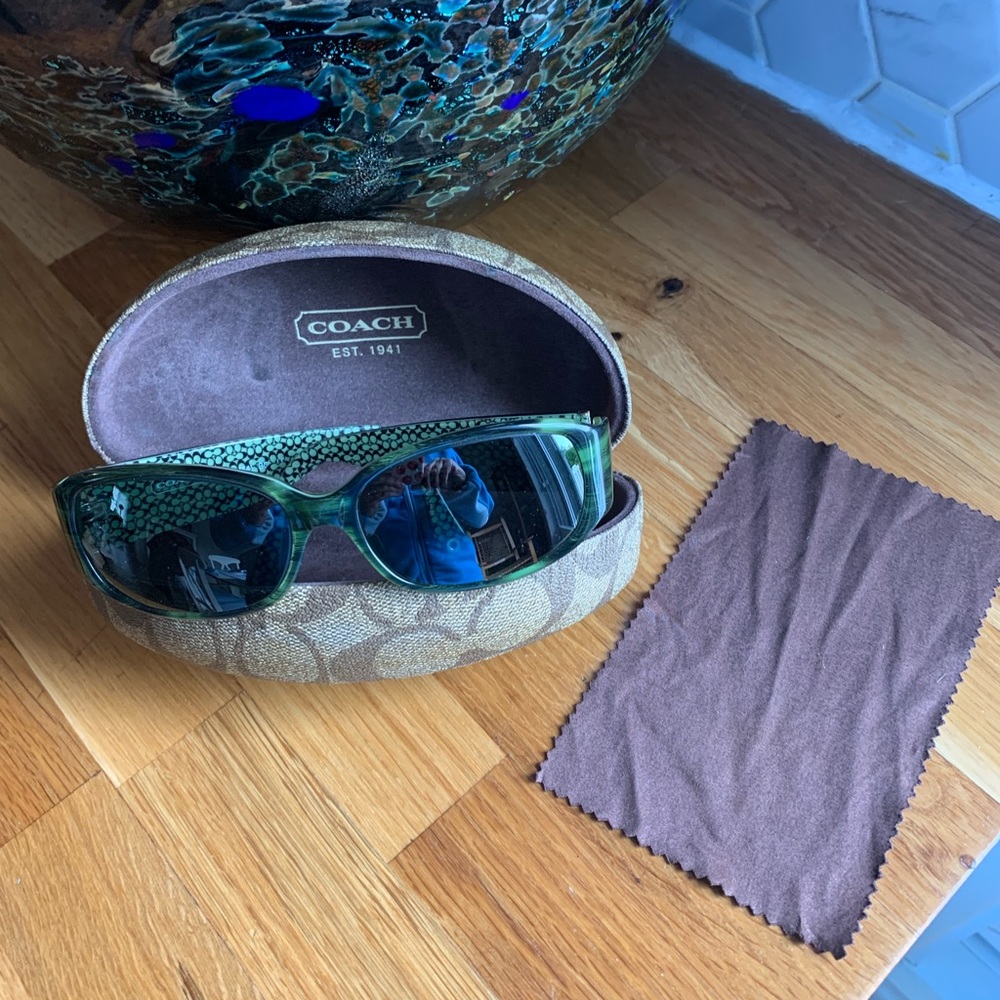 Coach sunglasses - Picture 2 of 7
